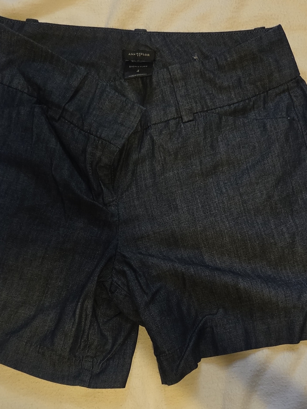 Ann Taylor Signature Dark Wash Denim Chino Shorts Blue Size 4 Pockets Zip